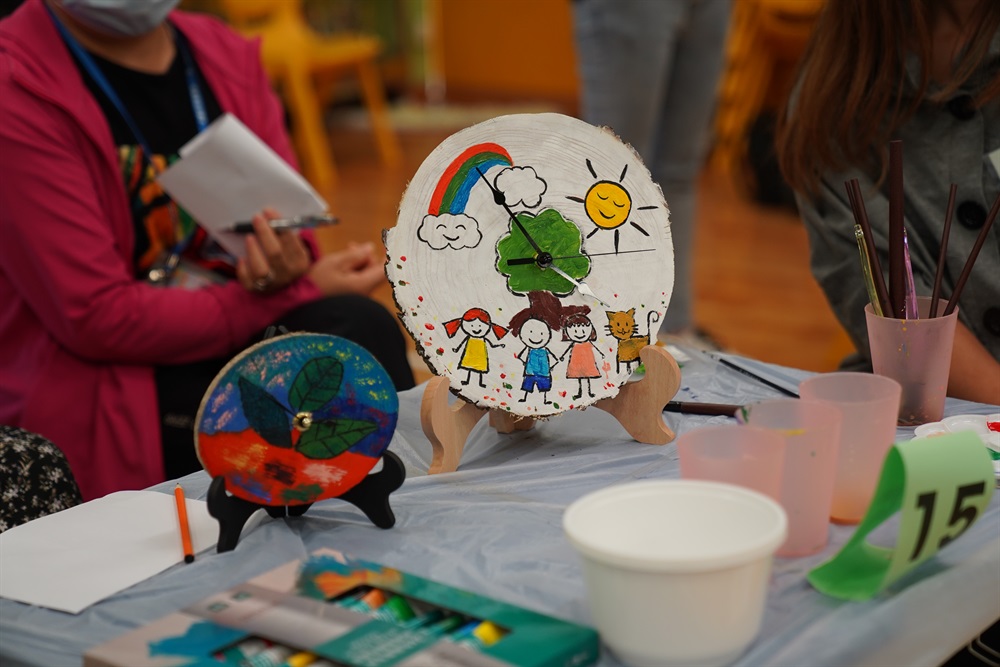 北拓展處聯同金錢村何東學校合作舉辦「樹木再升級工作坊 - 環保時鐘由你造」。 活動善用了新發展區工程所收集到的園林物料製作環保時鐘，從而鼓勵升級再造，推動「樹木再生 生命升級」的理念，共同攜手賦予樹木第二生命。